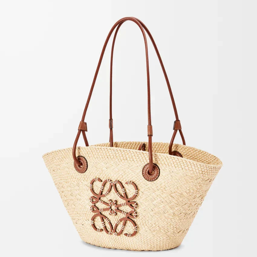 L°EWE - Petit panier Anagram en palmier Iraca et cuir de veau Natural Tan
