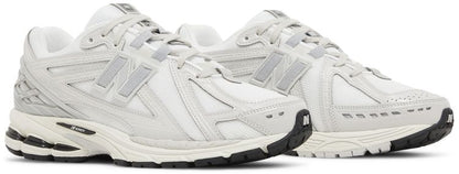 NB 1906R 'Silver Metallic Cream'