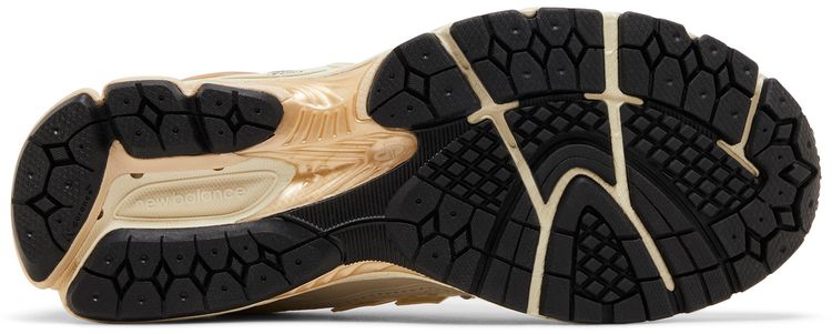 NB Wmns 1906R ‘Angora Sandstone’ - NB (2)