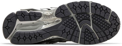 NB 1906A Concrete Silver Metallic
