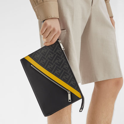 Pochette F°NDI Diagonal
Pochette en tissu gris