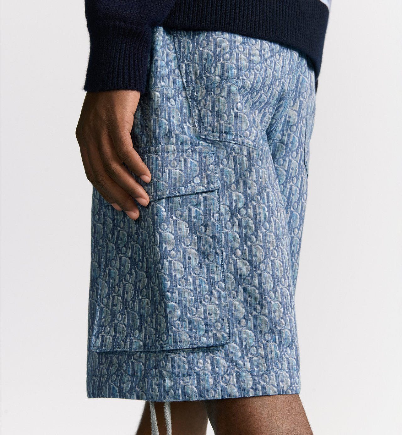 Bermuda cargo DI°R Oblique
Twill de coton mélangé bleu