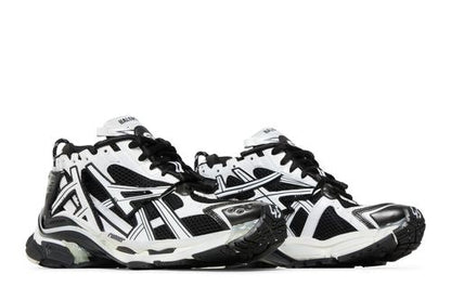 BAL°NCIAGA Runner Sneaker Black White