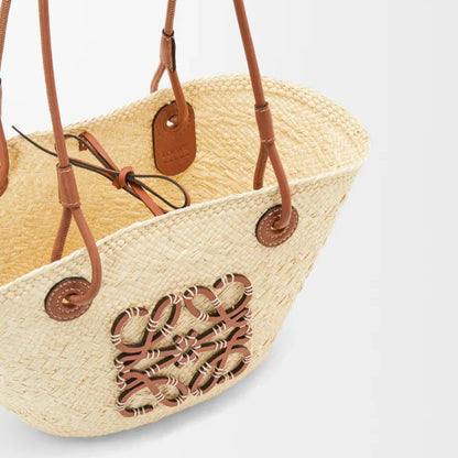 L°EWE - Petit panier Anagram en palmier Iraca et cuir de veau Natural Tan