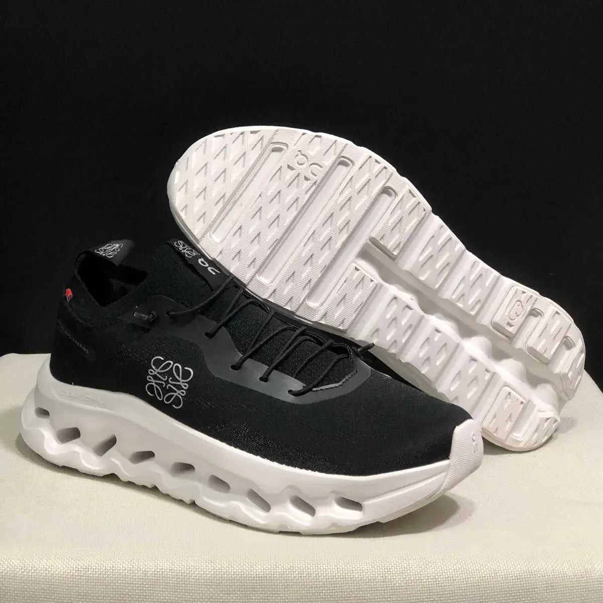 On Cloud × L°EWE — Cloudtilt Noir et Blanc 2.0
