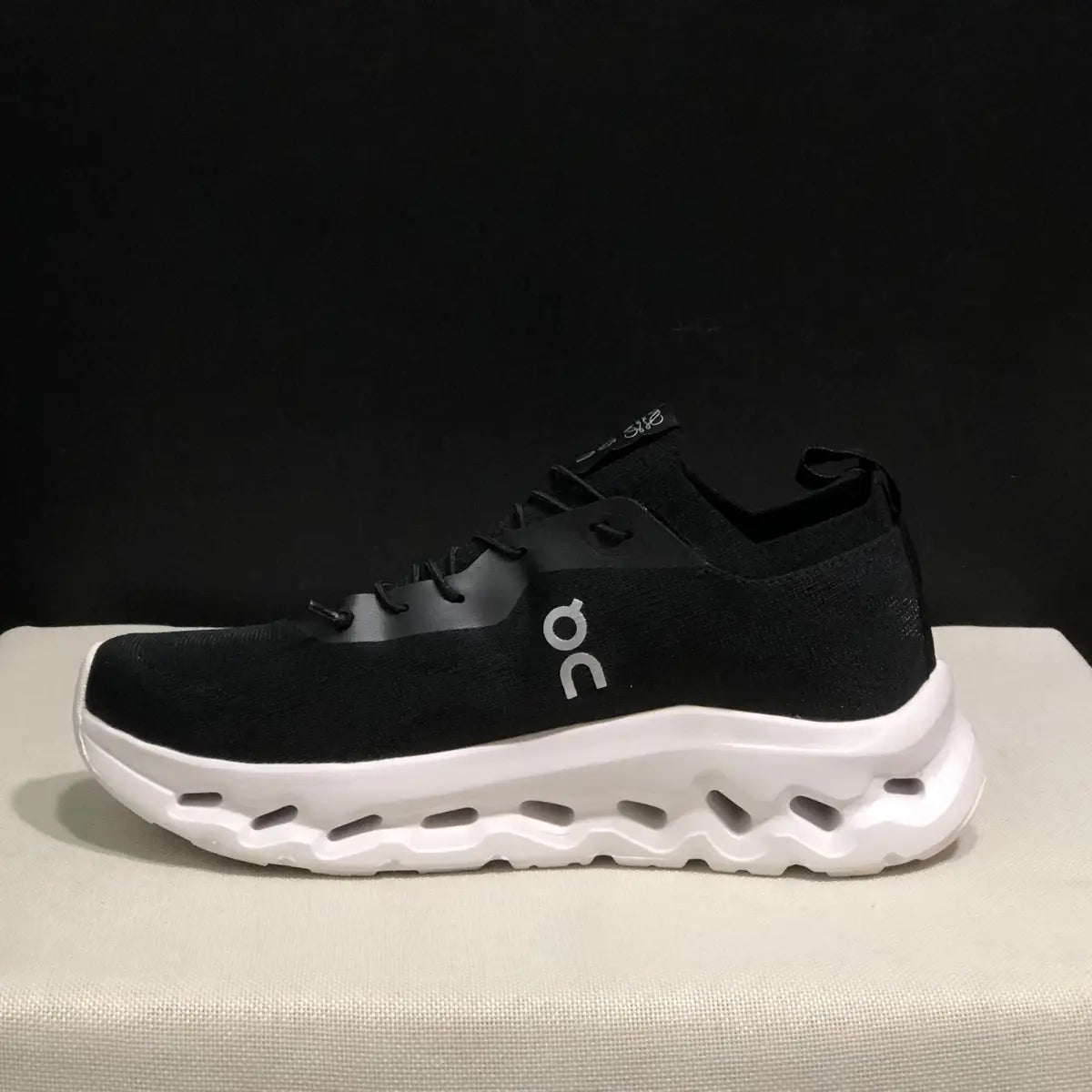 On Cloud × L°EWE — Cloudtilt Noir et Blanc 2.0