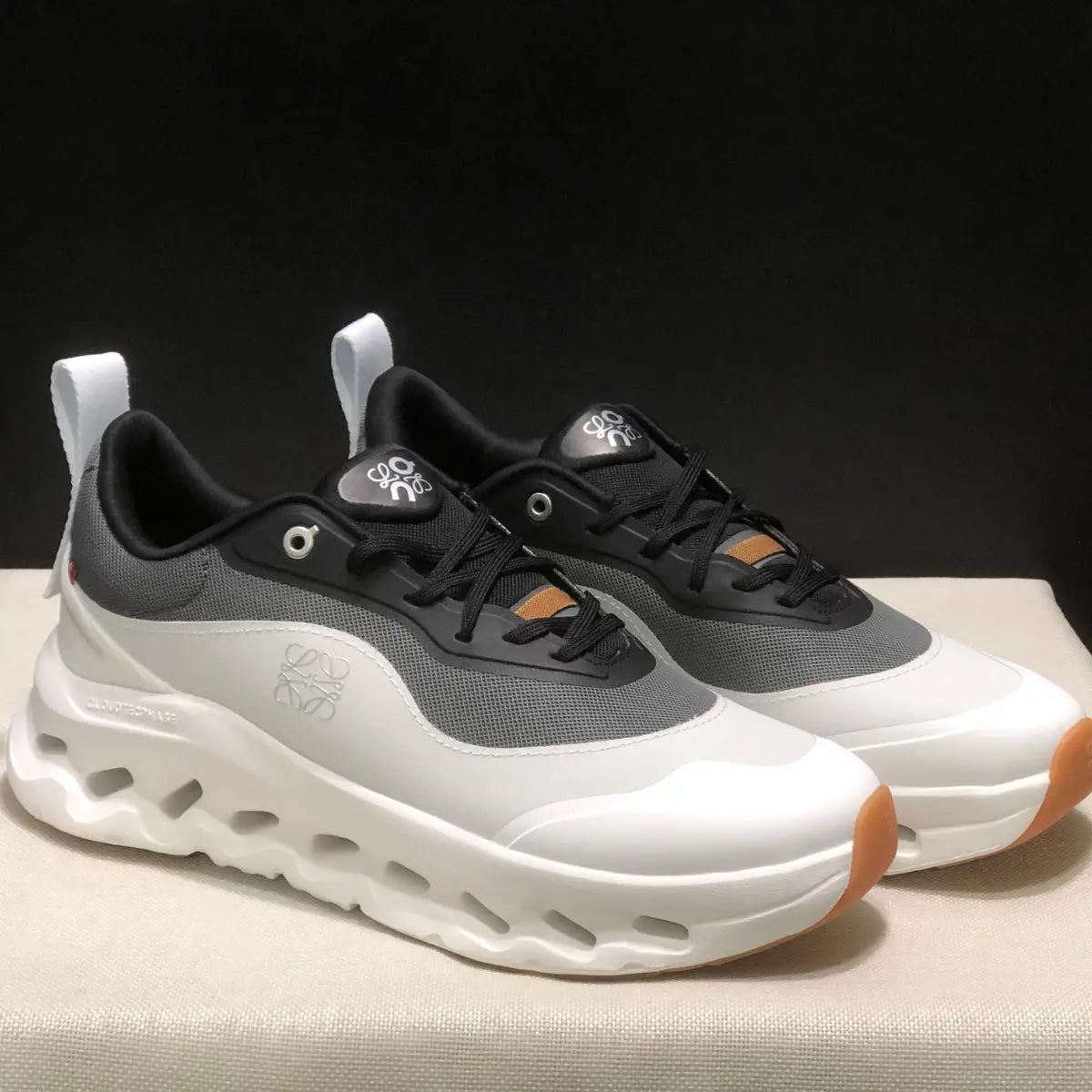 On Cloud × L°EWE — Cloudtilt Gris Blanc