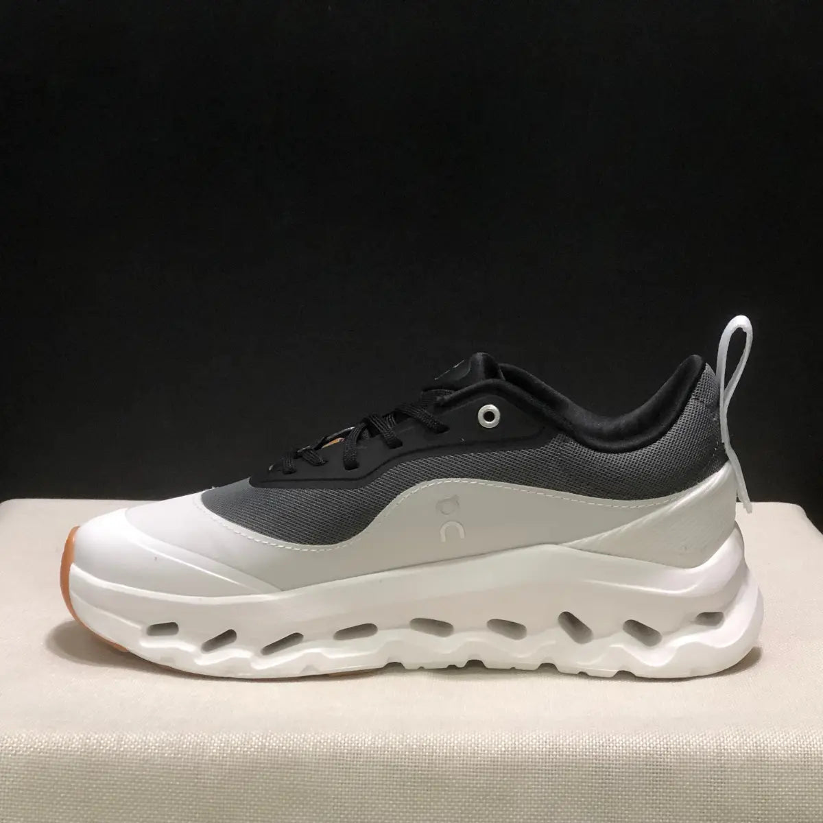 On Cloud × L°EWE — Cloudtilt Gris Blanc