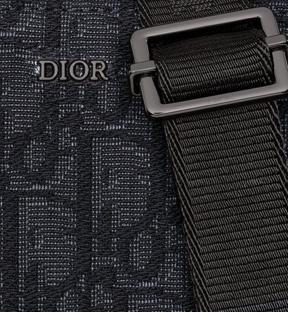 Pochette zippée à bandoulière
Toile jacquard DI°R Oblique noir - #1