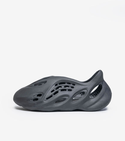 AD°DAS YZ°Y Foam RNR Carbon