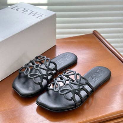 L°EWE - Petal Anagram slide in soft calfskin Noire