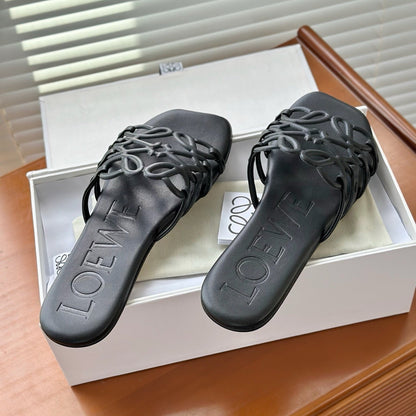 L°EWE - Petal Anagram slide in soft calfskin Noire