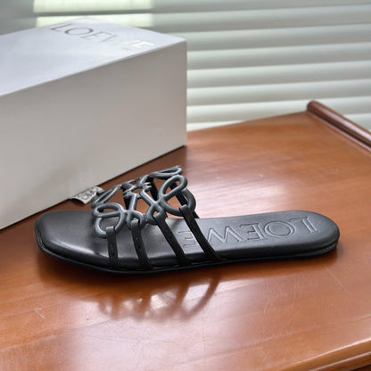 L°EWE - Petal Anagram slide in soft calfskin Noire