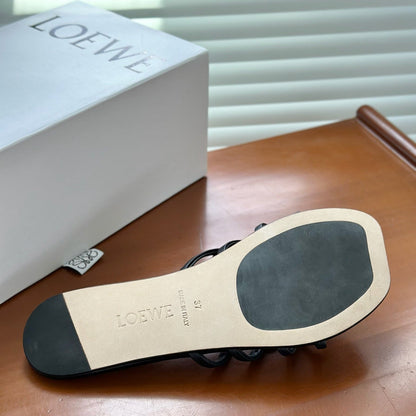L°EWE - Petal Anagram slide in soft calfskin Noire