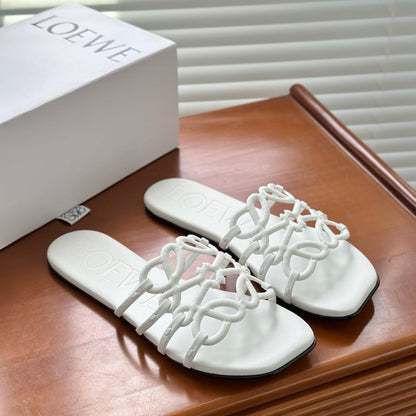 L°EWE - Petal Anagram slide in soft calfskin Blanc
