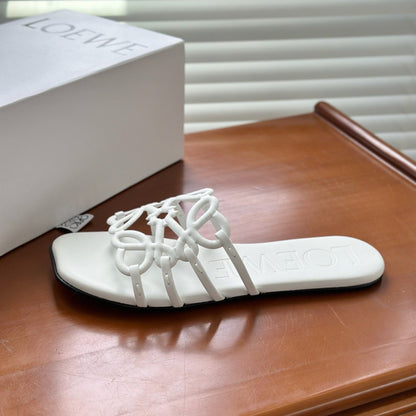 L°EWE - Petal Anagram slide in soft calfskin Blanc