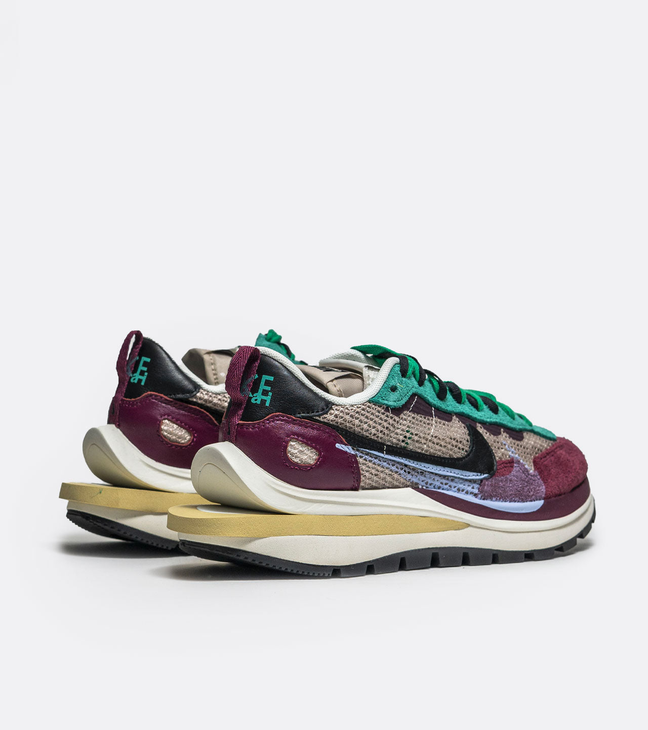 N°KE Vaporwaffle sacai Villain Red Neptune Green