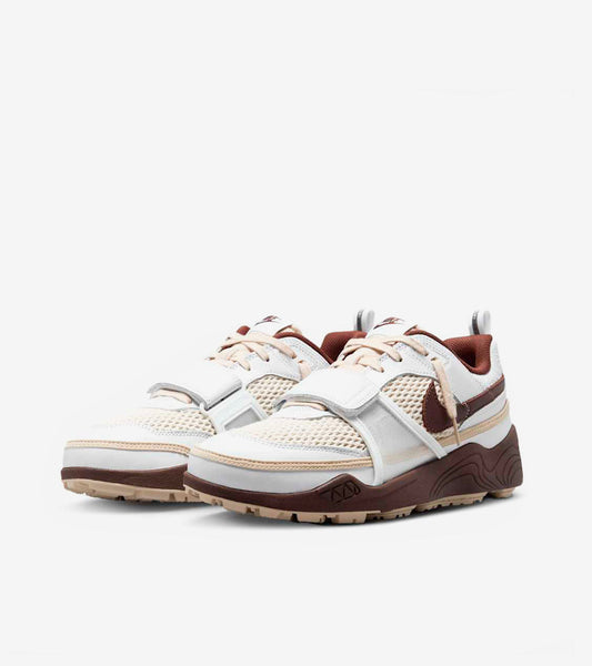 N°KE Zoom Field Jaxx TR°VIS SCOTT Light Chocolate