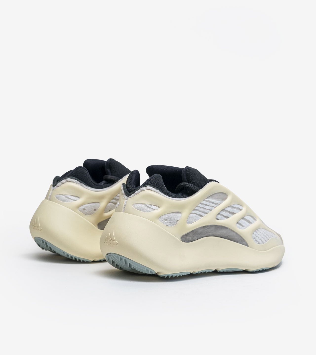 AD°DAS YZ°Y 700 V3 Azael (2019/2022/2023)