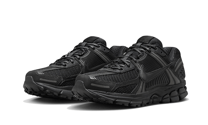 N°KE Vomero 5 Triple Black