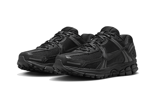 N°KE Vomero 5 Triple Black