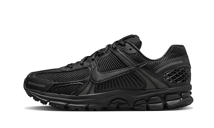 N°KE Vomero 5 Triple Black