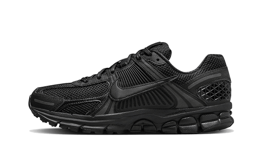 N°KE Vomero 5 Triple Black